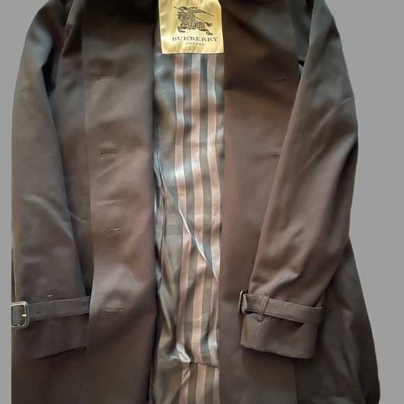 BURBERRY BLACK SHORT TRENCH COAT - Picture 3 of 5